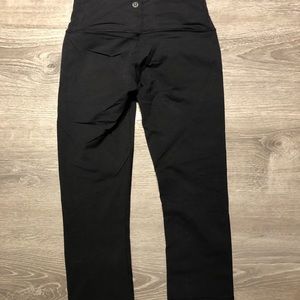 Black Wunder Under Crop Leggings